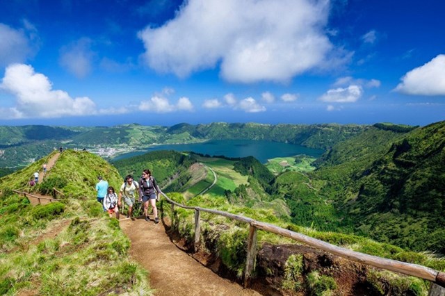 thi234n-duong-azores-vuon-dia-d224ng-xanh-ng225t-giua-l242ng-dai-t226y-duong_16.jpeg