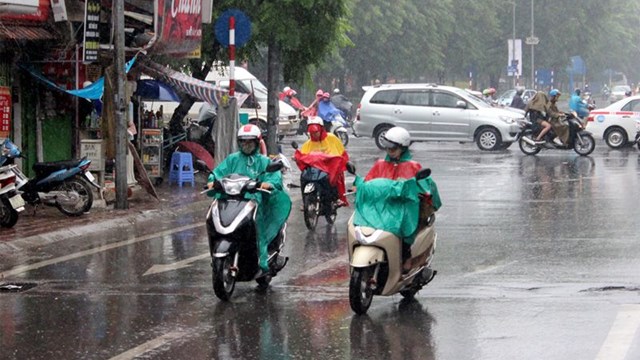 Thủ đô Hà Nội trời mát, mưa rào và dông rải rác