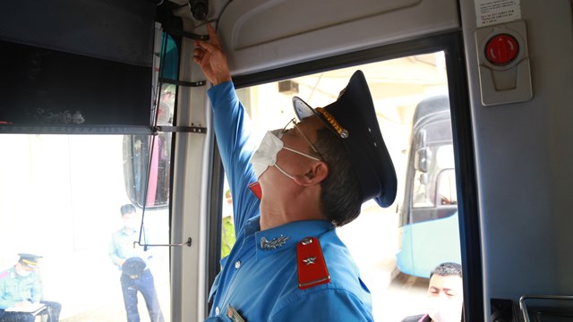 Thu hồi phù hiệu hơn 7.000 ô tô vi phạm giao thông qua camera giám sát