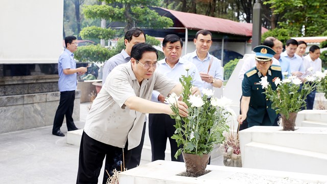 Thủ tướng Chính phủ dâng hương tại Khu di tích Ngã ba Đồng Lộc