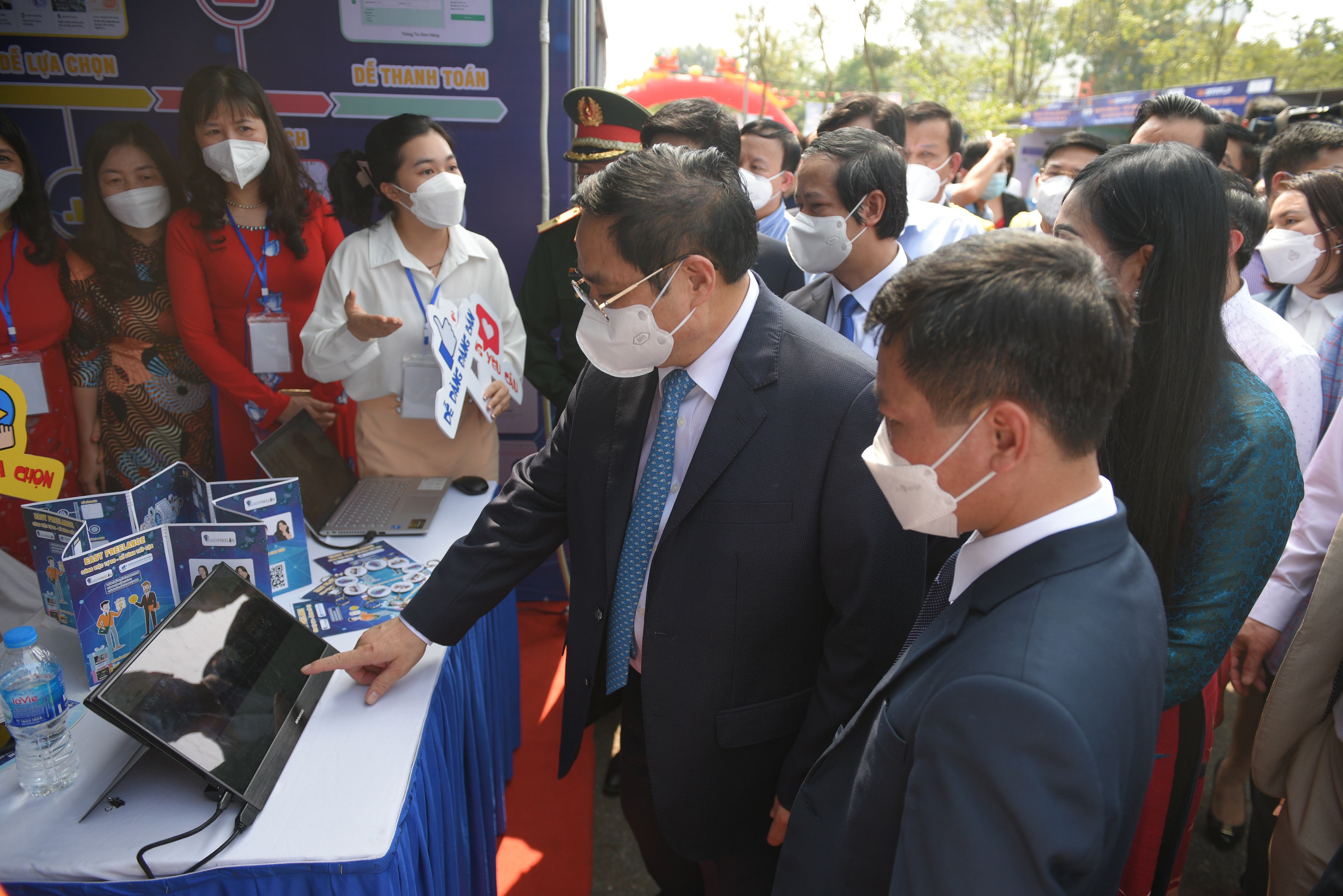thu-tuong-ch237nh-phu-du-ng224y-hoi-khoi-nghiep-quoc-gia-cua-hoc-sinh-sinh-vi234n_4.jpg