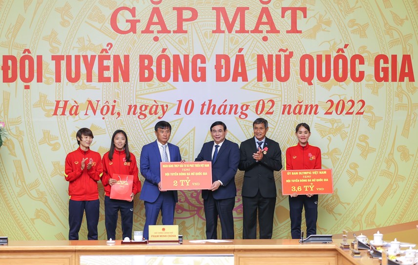 thu-tuong-goi-c225c-nu-cau-thu-l224-nhung-39c244-g225i-kim-cuong39_8.jpg