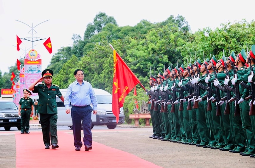 thu-tuong-pham-minh-ch237nh-l224m-viec-voi-luc-luong-vu-trang-tinh-dak-lak_1.jpg