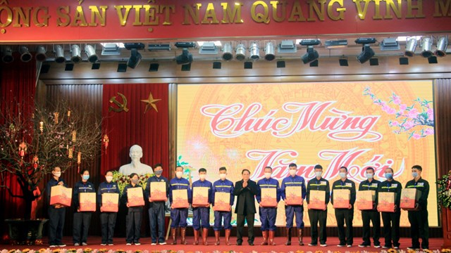 Thủ tướng Phạm Minh Chính thăm, tặng quà Tết tại Quảng Ninh