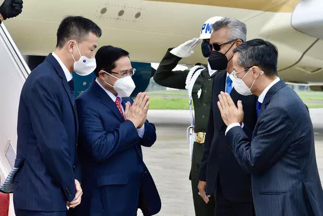  Thủ tướng Phạm Minh Chính tới Indonesia, bắt đầu chuyến công tác nước ngoài đầu tiên - Ảnh 1.