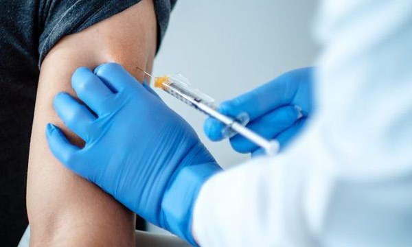 Thủ tướng yêu cầu thần tốc tiêm vaccine và thực hiện biện pháp phòng dịch