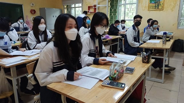 Thủ tướng yêu cầu xem xét cho học sinh trên 12 tuổi học trực tiếp sau Tết sớm nhất có thể