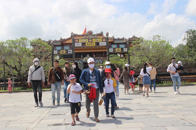 thua-thi234n-hue-d243n-kh225ch-quoc-te-v224o-cuoi-nam_1.jpg