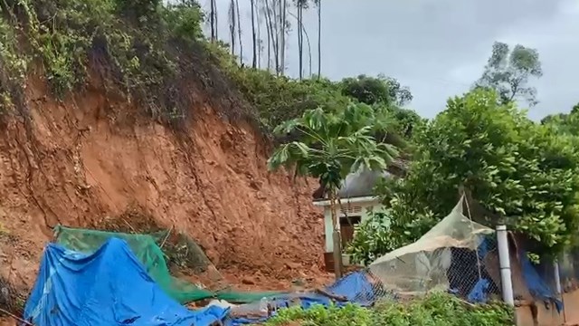 Thừa Thiên-Huế: Tập trung khắc phục sạt lở sau bão số 5