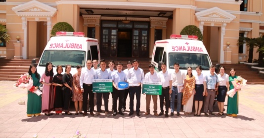Thừa Thiên Huế tiếp nhận 2 xe cứu thương do Ngân hàng BIDV tài trợ, tổng trị giá 2,4 tỷ đồng