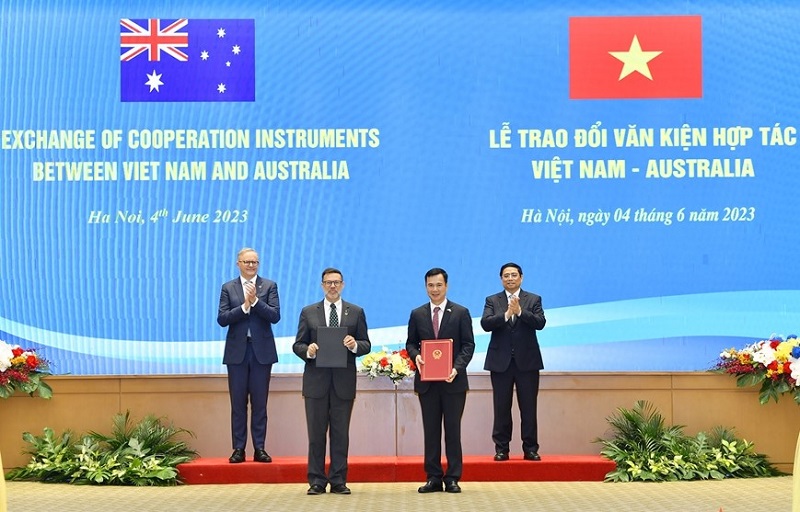Thủ tướng Phạm Minh Chính và Thủ tướng Australia Anthony Albanese chứng kiến Lễ trao đổi văn kiện hợp tác: Bản ghi nhớ giữa Bộ KH&CN Việt Nam và Bộ Ngoại giao và Thương mại Australia về hợp tác KHCN&ĐMST
