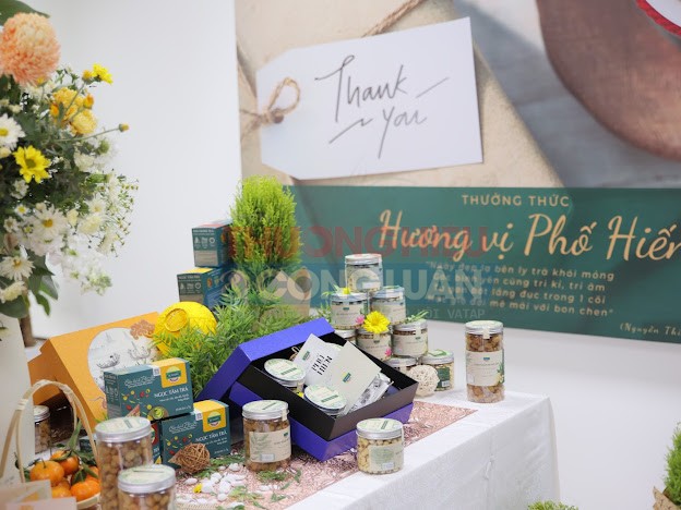 Các sản phẩm của KHIMfood được giới thiệu tại buổi công bố có nguồn gốc từ Hưng Yên. Các sản phẩm của KHIMfood được giới thiệu tại buổi công bố có nguồn gốc từ Hưng Yên.