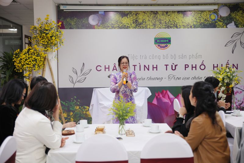 Bà Trần Thị Thu Hiền – Phó Tổng Giám đốc, Giám đốc xuất nhập khẩu Công ty CPĐT Tân Việt Hưng phát biểu tại buổi lễ Bà Trần Thị Thu Hiền – Phó Tổng Giám đốc, Giám đốc xuất nhập khẩu Công ty CPĐT Tân Việt Hưng phát biểu tại buổi lễ