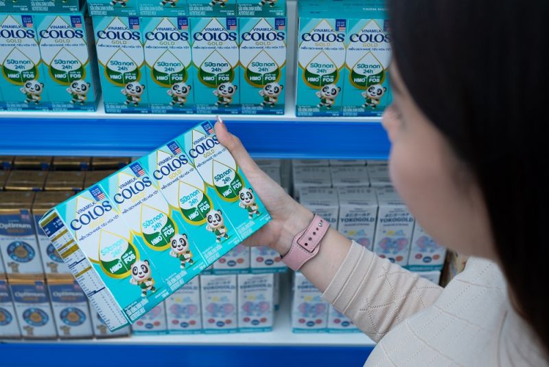 Bên cạnh sản phẩm sữa bột thì Vinamilk đẩy mạnh dòng sản phẩm sữa bột trẻ em pha sẵn để đáp ứng cho nhu cầu và gia tăng sự tiện lợi Bên cạnh sản phẩm sữa bột thì Vinamilk đẩy mạnh dòng sản phẩm sữa bột trẻ em pha sẵn để đáp ứng cho nhu cầu và gia tăng sự tiện lợi