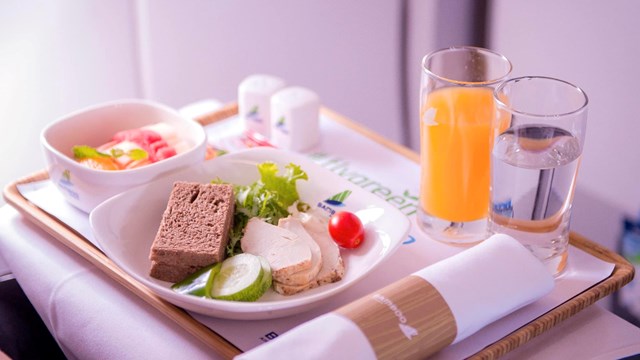 Thưởng thức ẩm thực trên không định hướng 5 sao của Bamboo Airways 