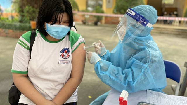 Tiêm vaccine Covid-19 cho học sinh: Khẩn trương nhưng không nóng vội