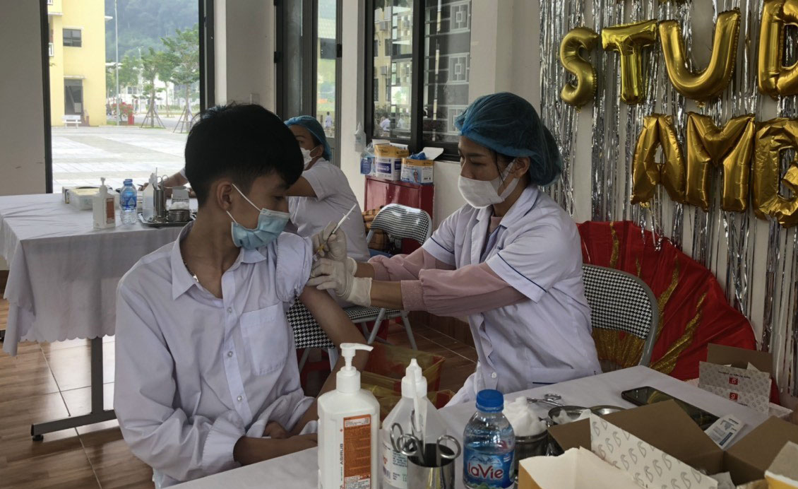 Tiêm vaccine phòng COVID-19 đạt hơn 95 triệu liều; 12 địa phương đã tiêm cho trẻ em