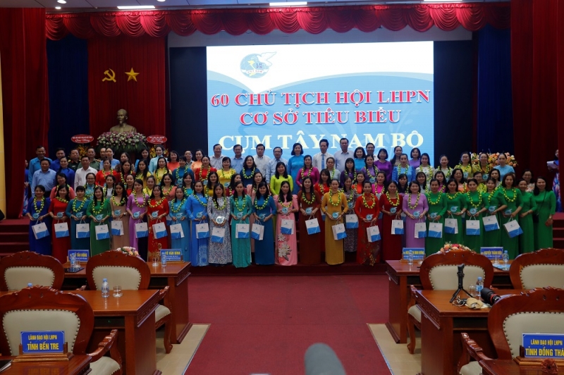 60 Chủ tịch Phụ nữ cơ sở tiêu biểu được tuyên dương.