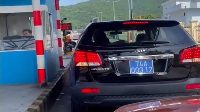 Tin mới nhất vụ ‘xe biển xanh Quảng Trị không nộp phí khi qua trạm BOT'