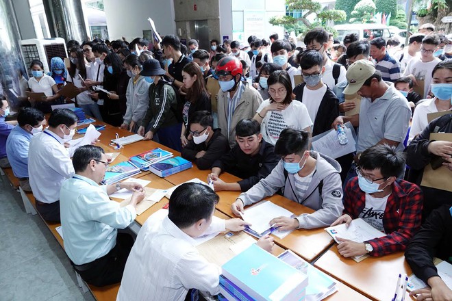 Tin tức giáo dục đặc biệt trên báo in ngày mai 13.1.2021 - ảnh 1