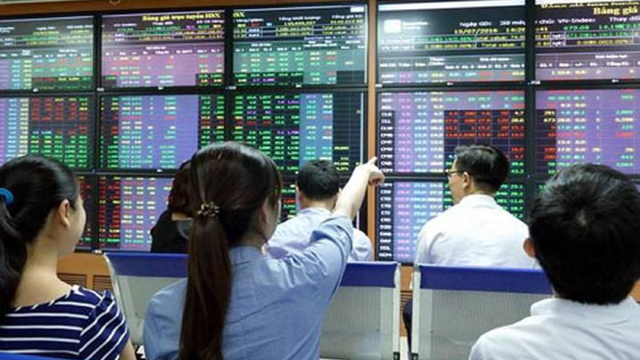Tỉnh táo khi thị trường 'rung lắc'