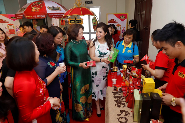 TNI King Coffee là “Ngôi sao xuất sắc” trong lĩnh vực F&B Việt Nam nhận “Most Popular Coffee Brand, Vietnam 2019” - Ảnh 3. TNI King Coffee là “Ngôi sao xuất sắc” trong lĩnh vực F&B Việt Nam nhận “Most Popular Coffee Brand, Vietnam 2019” - Ảnh 3.