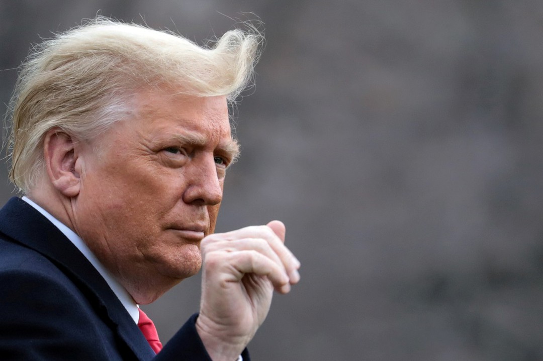 Tổng thống Trump thông qua dự luật cứu trợ Covid-19 vào phút chót
