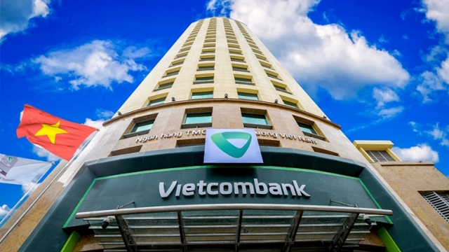 TOP 10 thương hiệu giá trị nhất Việt Nam – Bài 4: VIETCOMBANK – “Doanh nghiệp vì người lao động”