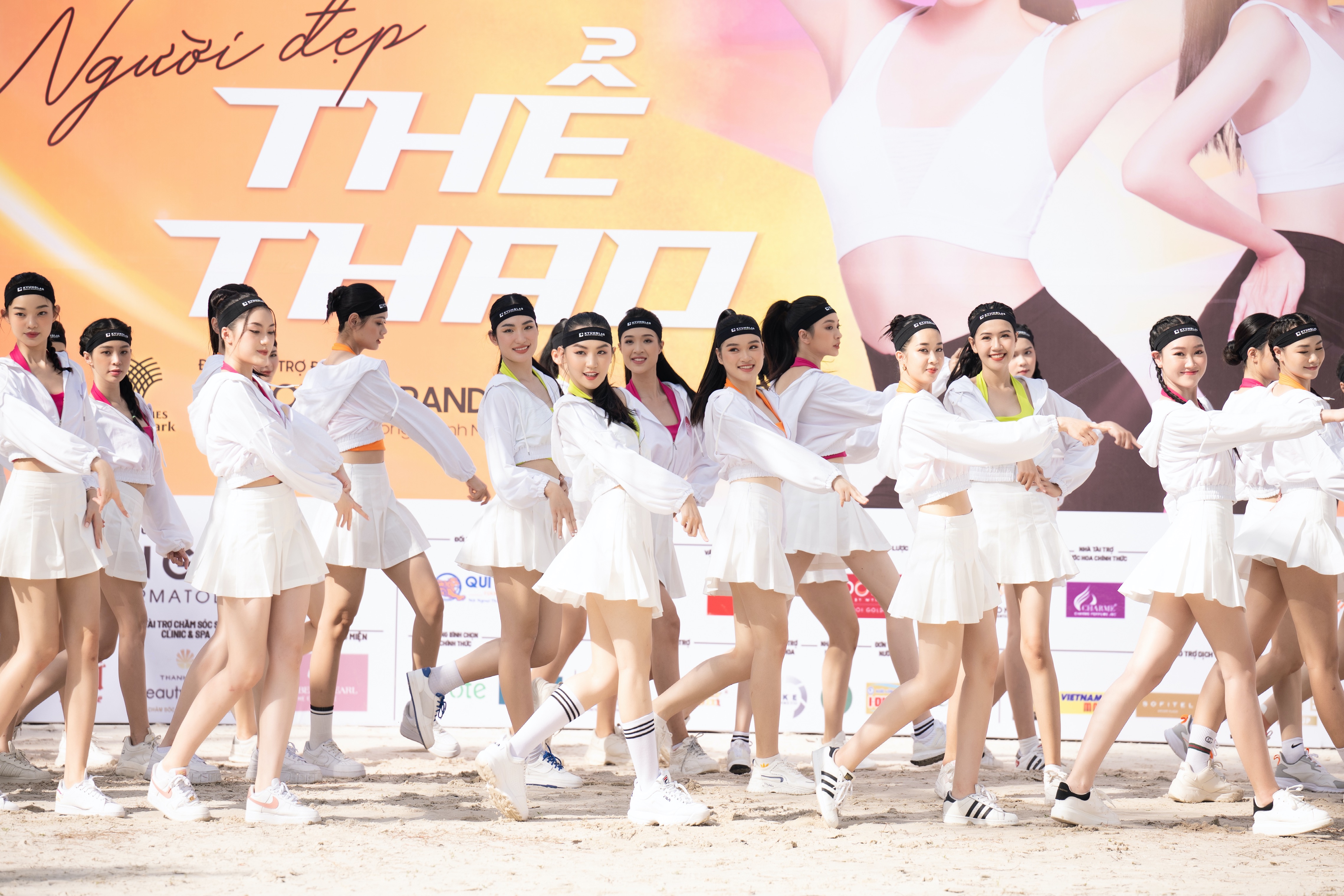 top-35-hoa-hau-viet-nam-2022-khoe-h236nh-the-quyen-ru-thi-39nguoi-dep-the-thao39_11.jpg