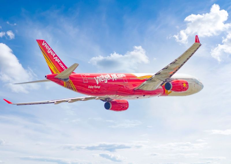 Vietjet là doanh nghiệp xếp thứ 5 về doanh thu với 58,3 nghìn tỷ đồng, tăng 45% so với cùng kỳ 2022