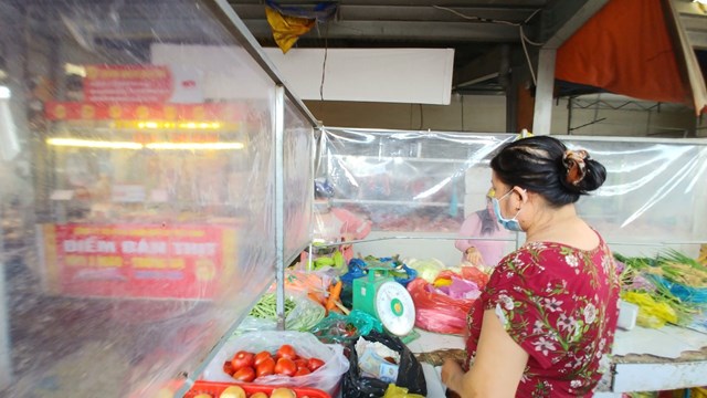 TP Hồ Chí Minh: Chợ truyền thống đìu hiu