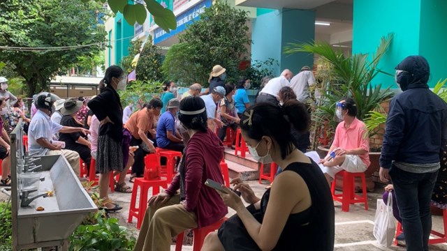 TP Hồ Chí Minh: Điều tra dịch vụ 'cò vaccine' ở Quận 6, một cán bộ phường bị đình chỉ công tác