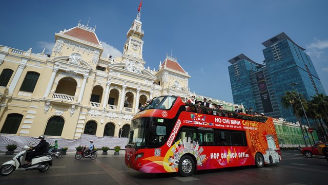 TP Hồ Chí Minh: Du lịch cao điểm hè sôi động