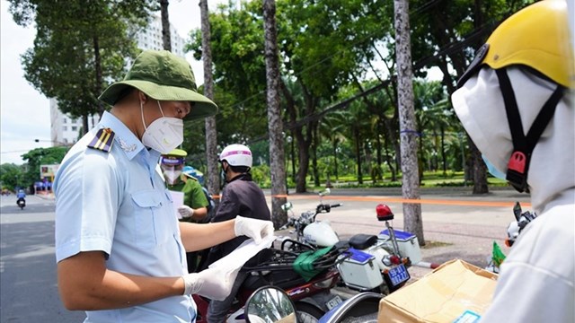 TP Hồ Chí Minh nghiên cứu áp dụng 'thẻ xanh vaccine' để mở cửa kinh tế - xã hội