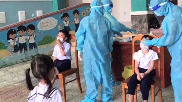 TP Hồ Chí Minh phát hiện một số F0 trong ngày đầu học sinh đến trường