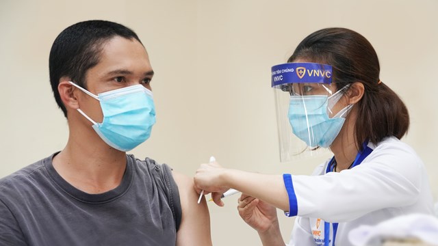 TP Hồ Chí Minh triển khai tiêm mũi 2 vaccine Covid-19