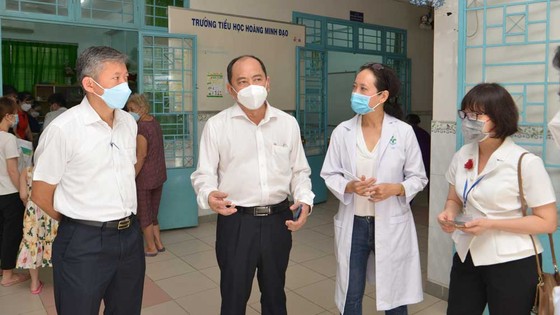 TP. Hồ Chí Minh kiểm tra đột xuất công tác tiêm vaccine Covid-19 cho trẻ em 