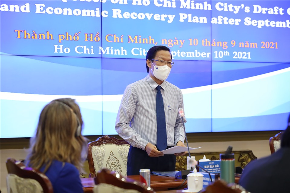 TPHCM nghiên cứu mở cửa kinh tế gắn với thẻ xanh, thẻ vàng COVID-19