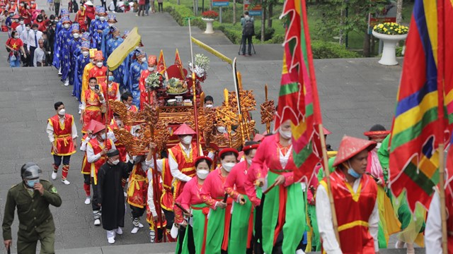 Trang nghiêm, rực rỡ sắc màu lễ rước kiệu về Đền Hùng 