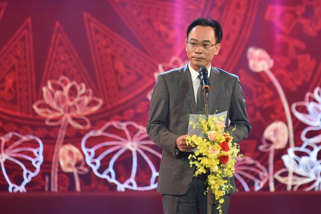 trao-giai-b225o-ch237-to224n-quoc-39v236-su-nghiep-gi225o-duc-viet-nam39_1.jpg trao-giai-b225o-ch237-to224n-quoc-39v236-su-nghiep-gi225o-duc-viet-nam39_1.jpg