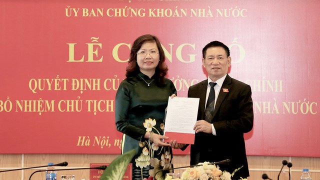 Trao quyết định bổ nhiệm Chủ tịch Ủy ban Chứng khoán Nhà nước