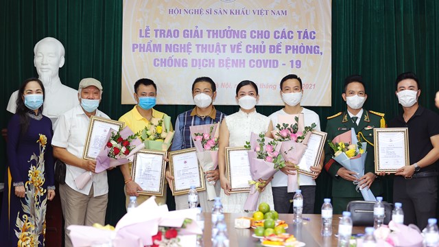 Trao thưởng các tác phẩm nghệ thuật về phòng, chống Covid-19