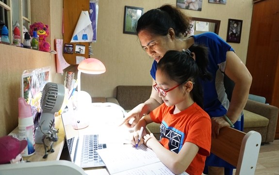 Trẻ học online tại nhà: Cẩn thận không bao giờ thừa