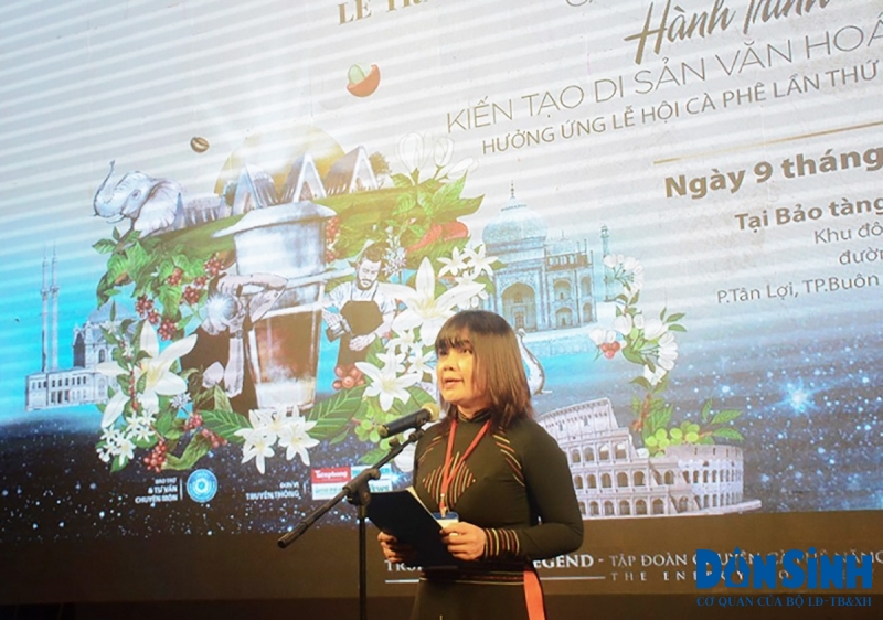 Phó Chủ tịch UBND tỉnh Đắk Lắk bà H’yim Kđoh phát biểu tại lễ khai mạc