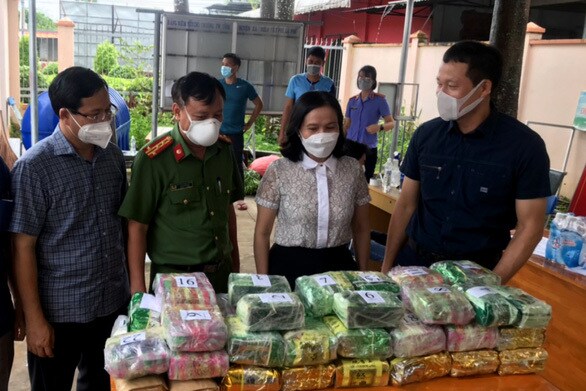 Triệt phá đường dây lợi dụng “xe luồng xanh” để vận chuyển ma túy