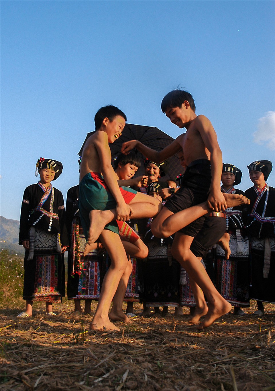 Trò chơi lặc lò cò đấu gối.