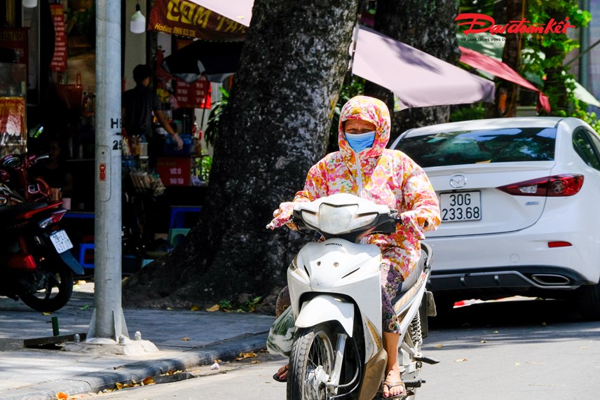 troi-nhu-do-lua-d226n-h224-noi-mac-k237n-m237t-tr225nh-n243ng-khi-ra-duong_3.jpg troi-nhu-do-lua-d226n-h224-noi-mac-k237n-m237t-tr225nh-n243ng-khi-ra-duong_3.jpg