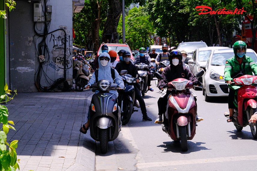 troi-nhu-do-lua-d226n-h224-noi-mac-k237n-m237t-tr225nh-n243ng-khi-ra-duong_8.jpg troi-nhu-do-lua-d226n-h224-noi-mac-k237n-m237t-tr225nh-n243ng-khi-ra-duong_8.jpg
