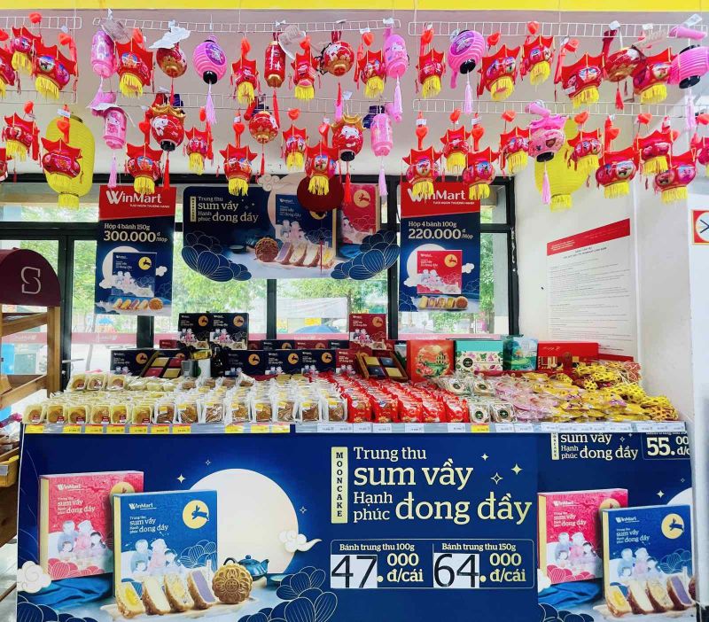 Gian hàng trưng bày bánh Trung thu tại Winmart Linh Đàm