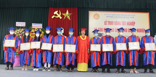 truong-cd-quang-nam-b224n-giao-sinh-vi234n-tot-nghiep-cho-nhieu-doanh-nghiep_2.jpg truong-cd-quang-nam-b224n-giao-sinh-vi234n-tot-nghiep-cho-nhieu-doanh-nghiep_2.jpg